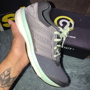 Grey and Teal Adidas Supernova Techfit